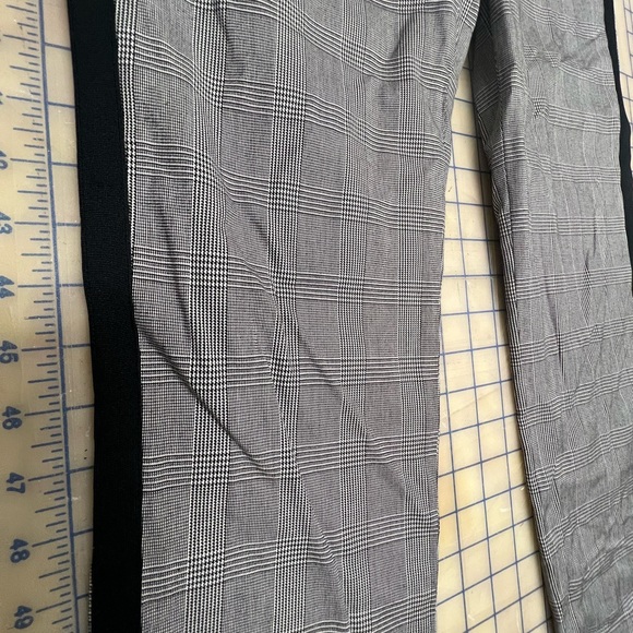 🔥VELVET BY GRAHAM & SPENCER new plaid black white tuxedo stretch ankle pants S - Picture 4 of 5